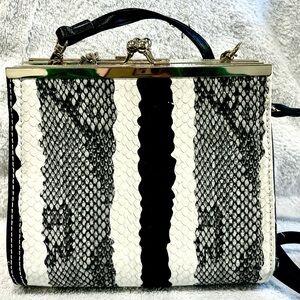 Black White Snakeskin Frame Bag | Vintage Style Kiss Lock Satchel Crossbody